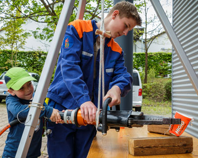 Arbeiten mit der Rettungsschere